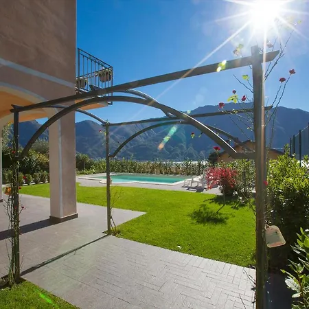 Sleeps 5 Pool Air Con * Ossuccio