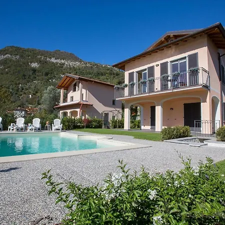 Sleeps 5 Pool Air Con *