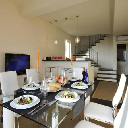 Sleeps 5 Pool Air Con * Ossuccio