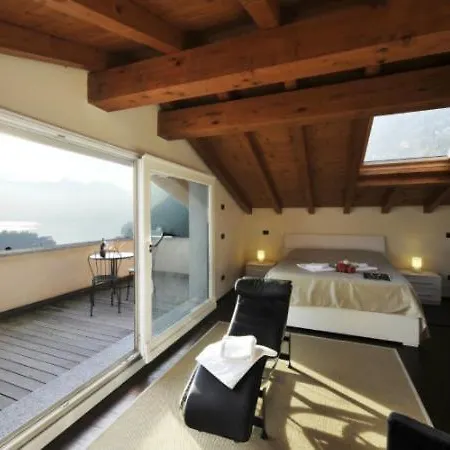 Sleeps 5 Pool Air Con