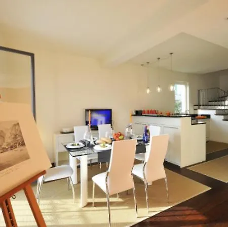 Appartamento Sleeps 5 Pool Air Con