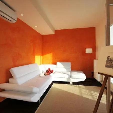 Sleeps 5 Pool Air Con *
